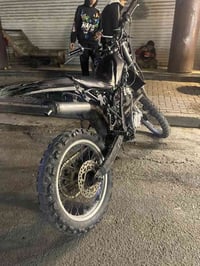 قفاز للبيع ب450 وبيها مجال لو مراوس بدراجه مرتبه مكاني اعضميه رقمي0775...