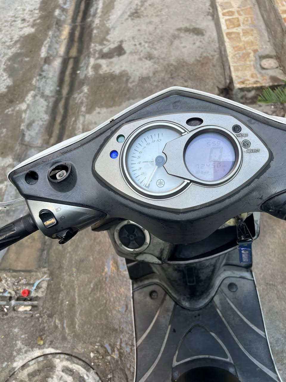 السلام عليكم سكنس فحل ام الشرايط رمبه رمبه قبل ٣ اشهر نازله
كفاله عامه  مابيه ولا اي نقص
مكينه خرسه ممفتوحه  وشلعه ومعدل
الكفرات كله ختم واحد  من طول لطول 
كهربائيات كامله مابيه اي نقص
مال جناي 
مكاني بغداد الاعظميه
 اتصال فقط***********
