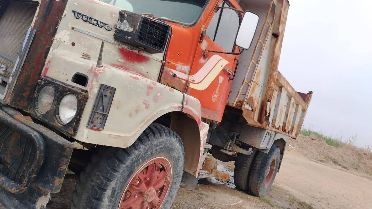سلام عليكم 
فولفو للبيع موديل 79 رقم صدامي شرط التحويل مكانه الانبار الاستفسار اتصال رقم الهاتف ***********
