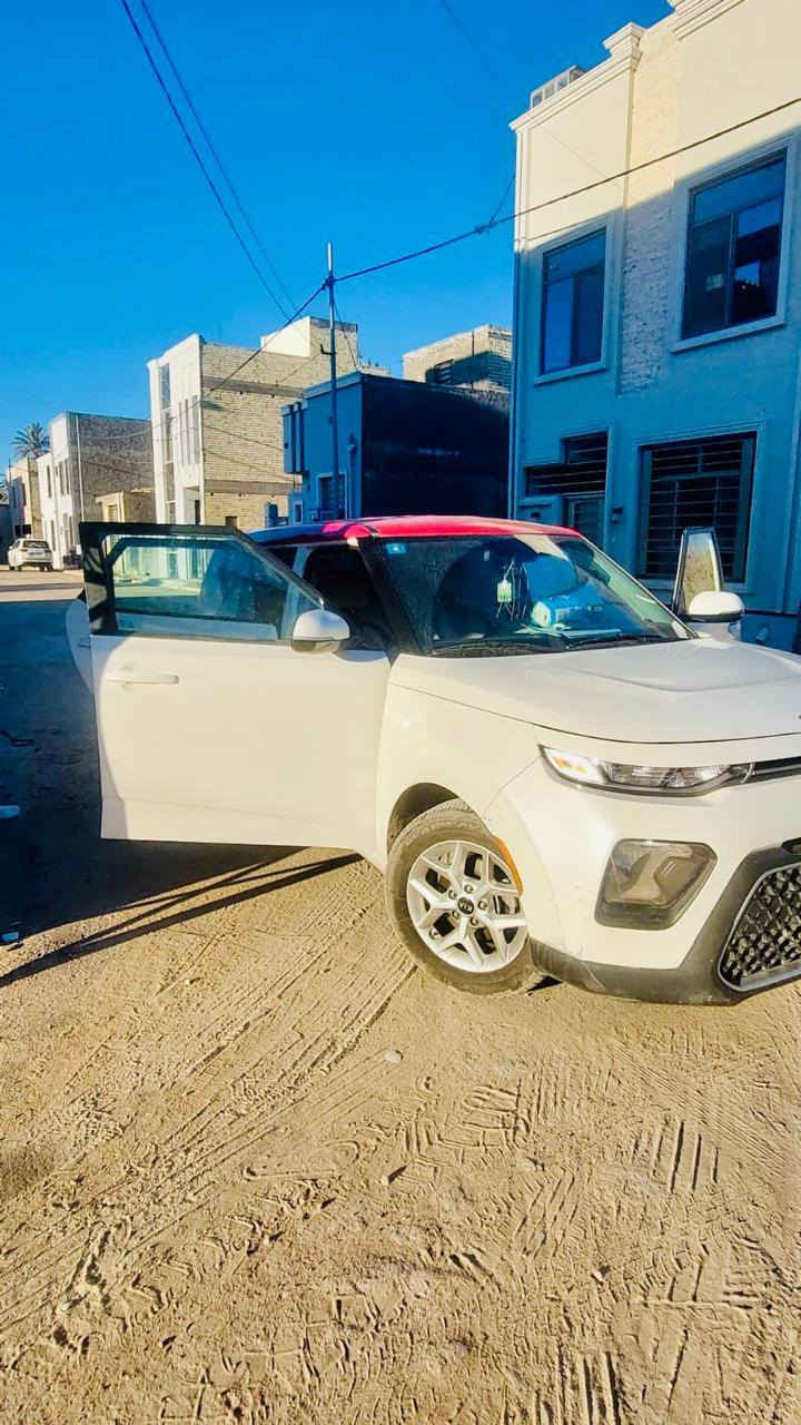 يا الله السلام عليكم٠٠٠ كيا صول موديل ٢٠٢٢ تو كلر مكينه ٢٠٠٠ دوش وارد أمريكي حادثها بابين وجزء من الجاملغ جهت الأيمن سياره جديده كلش مكينه كير خير من الله تبريد تدفئه حداديه تخم تاير سياره استخدام بيت فقط ماشيه ٧٠ الف رقم بغداد بأسمي مكانها كربلاء السعر ١٢٥$ وبيها مجال بسيط رقم الهاتف ***********
