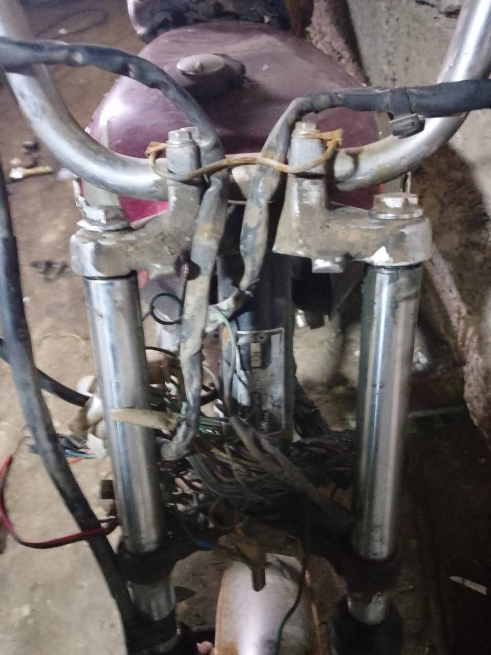 دراجه للبيع بس محرك نقص شاصي واحد وعشرين ***********
