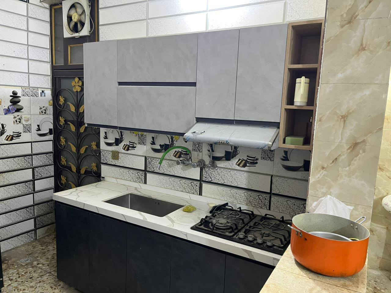 🖤✨ بيت مؤثث للإيجار | النجف الأشرف – حي الجامعة ✨🖤
عرض مرتب للي يعرف يختار صح…
✦ المساحة: 100 متر
✦ بناء حديث – تأثيث كامل
◈ تفاصيل البيت:
▪️ الطابق الأول:
– مطبخ
– صالة
– غرفة
– استقبال
– صحيات
▪️ الطابق الثاني:
– صالة
– غرفة
– صحيات
📍 الموقع: النجف الأشرف – حي الجامعة
موقع مرغوب وهادئ
✦ عرض جاهز للسكن فوراً
✦ نظيف – مرتب – عملي
🖤 لأصحاب الذوق العالي فقط
✨ اتصل قبل لا يطير العرض ✨
—
🖤✨ مكتب الهرم الأول للوساطة العقارية
📞 ***********
