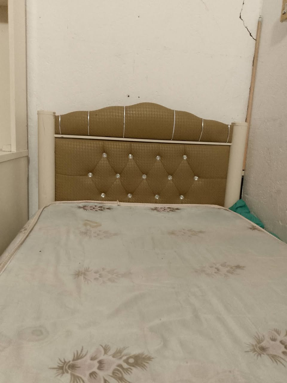 جربايه حديد جديد سعر 70 بيه مجال 
كنتور خشب سعر 125 بي مجال 
***********
