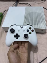 اكس بوكس ون اس • ١ تيرا • نضيف