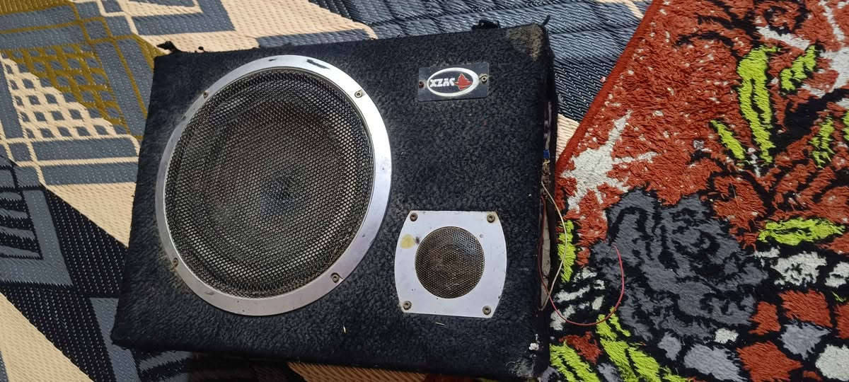 مضخم12vتواصل على رقم *********** حي العسكري العماره عمارة, ميسان
