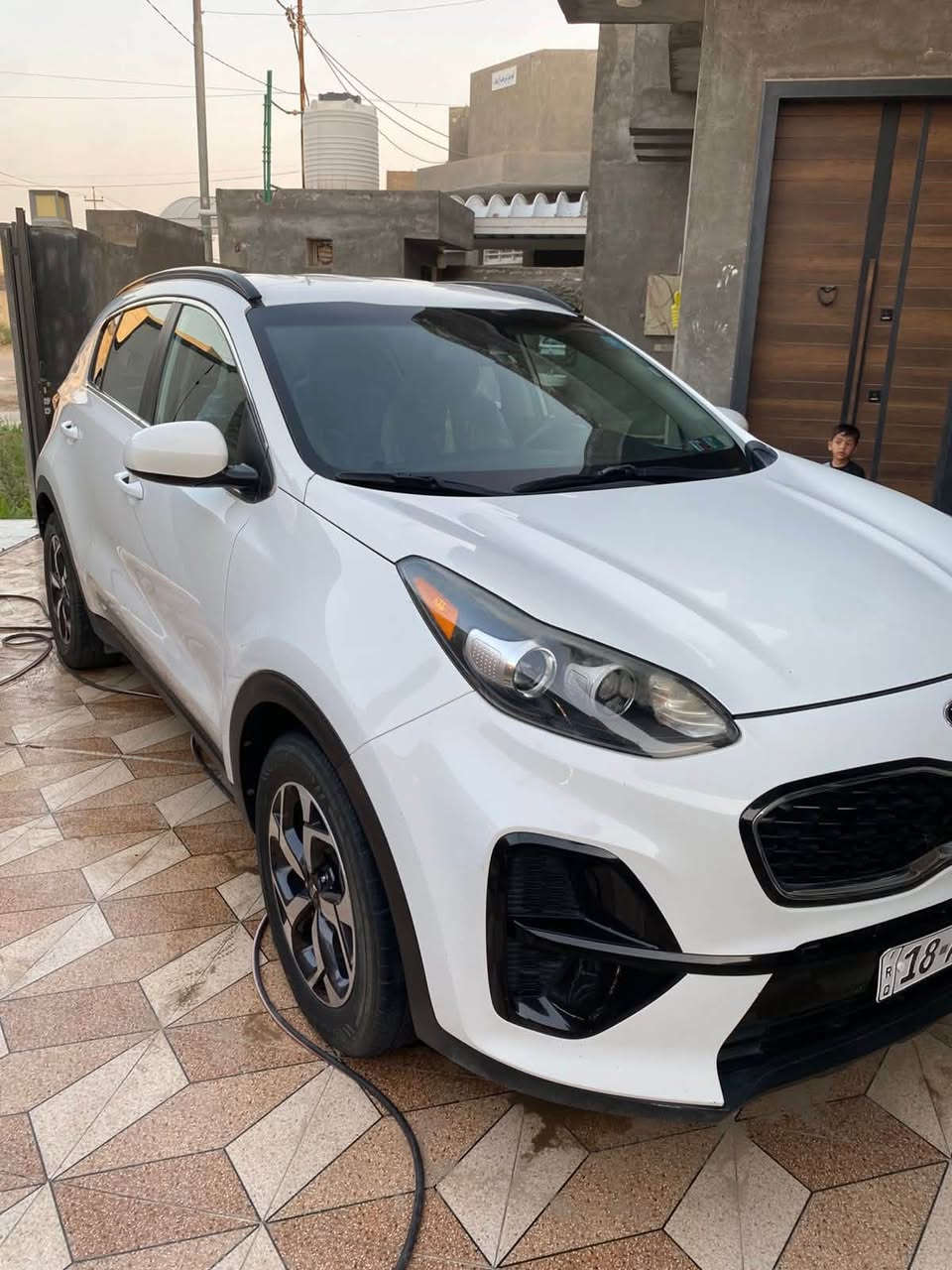 سبورتج 2020 وارد امريكي سياره جديده بدون قطرة صبغ بس شويه بارد بالجاملغ الامامي والسونار موجود 
*********** ماشيه السياره 80
