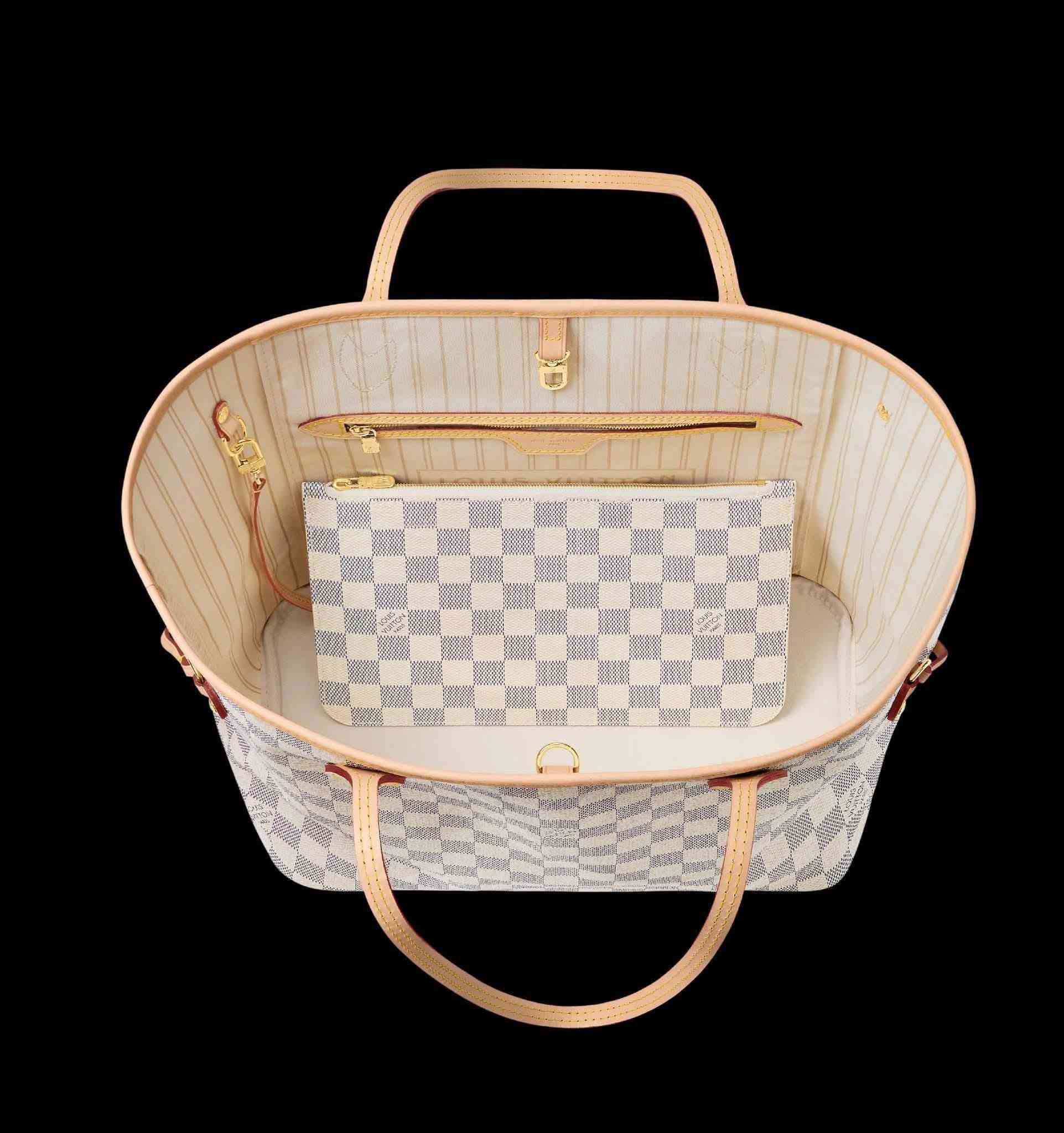 لأصحاب الذوق الاستثنائي الجميل 💯 حقيبة Louis Vuitton Neverfull بنمط المربعات الشهير Damier Azur Canvas. تُعد هذه الحقيبة واحدة من أكثر التصاميم الكلاسيكية والعملية مبيعاً لدى دار الأزياء الفرنسية الفاخرة.ت

فاصيل ومواصفات التصميم:
♦️الخامة الخارجية: قماش الكانفاس المكسو المقاوم للماء والخدوش بطبعة Damier Azur باللونين الأبيض والرمادي الفاتح.
♦️الحواف واليدين: مصنوعة من جلد البقر الطبيعي (Vachetta) الذي يتغير لونه بمرور الوقت ليصبح عسلياً داكناً.
♦️الإكسسوارات: قطع معدنية مطلية باللون الذهبي اللامع.
♦️الأربطة الجانبية: تتيح لكِ تضييق الحقيبة لتغيير شكلها الخارجي أو توسيعها لزيادة المساحة.
♦️البطانة الداخلية: قماشية مقلمة تحتوي على جيب داخلي واسع مزود بسحاب.
.
.
الاعتماد كارت اسيا او تحويل سوبر كي 
#تابع_منشورات_الصفحه .


**إذا كنت صاحب هذا الإعلان وتريد حذفه لأي سبب، رجاءا أرسل رسالة إلى الدعم الفني**