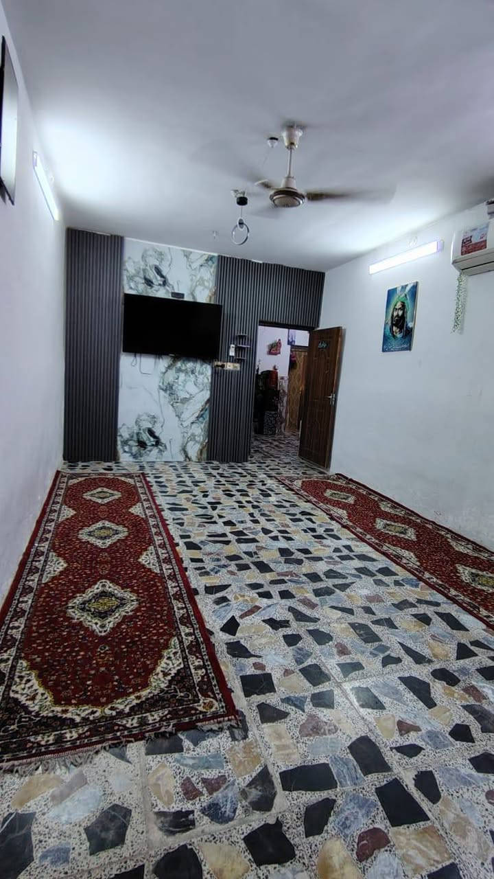 السلام عليكم بيت للبيع مساحه100متر مع محل ماجر
الواجهيه 6نزال19

يحتوي على غرفه وستقبال الاستقبال6ونص ب4 وغرفه نوم 4ب4 الواجهيه

وهول ومطبخ  البيت كاشي وسيراميك  حته الصحيات 

ملاحضه البيت وياه محل ماجر حلاق ايجاره 100الف كلشهر

القاط الثاني غرفه وصحيات وسطح 

مكلف بلنشر الاتصال *********** العنوان المجمع السكني السياحي بس تعبر البانزين خانه أول وحده قريب معمل ثرمستون
