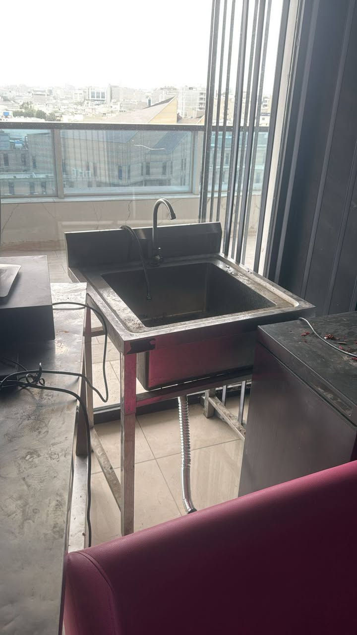 غراض مطعم لبيع كلش نظيفات عنوان بغداد 
***********
