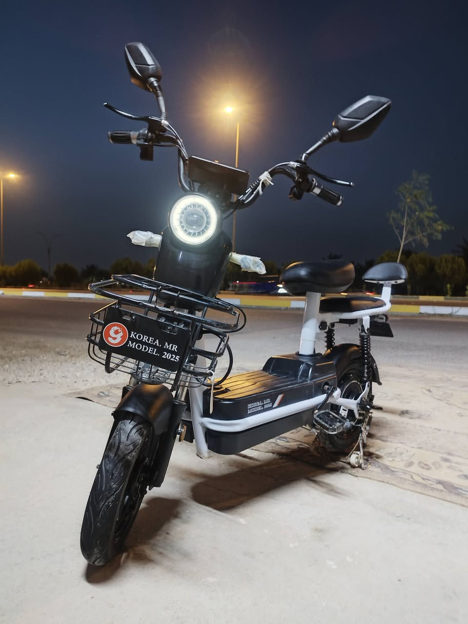 للبيع 🔥
دراجة كهربائية ⚡🚲
المواصفات:
🔹 سرعة القسوة تصل إلى 60
🔹 مكينة كهربائية قوية وعزم ممتاز
🔹 ملف نحاس أصلي وسحب قوي
🔹 بطارية ممتازة تدوم للمشاوير
🔹 استهلاك اقتصادي
🔹 مقعدين + مسند خلفي
🔹 سلة أمامية عملية
🔹 إنارة ومرايات
🔹 مناسبة للمدينة والمشاوير اليومية
الدراجة نظيفة واستعمال قليل👌
📍الموقع: كربلاء -نهر السلام
للاستفسار والسعر خاص📩


**إذا كنت صاحب هذا الإعلان وتريد حذفه لأي سبب، رجاءا أرسل رسالة إلى الدعم الفني**