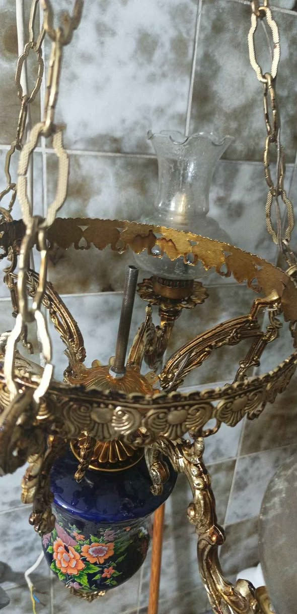 فانوس، تعليق سقفي مصابيح اناره داخليه ثلاث مصابيح فيها شيشه مكسوره ممبينه نقص جزء، منها ابيع على هذه الوضعيه بغداد, العراق


**إذا كنت صاحب هذا الإعلان وتريد حذفه لأي سبب، رجاءا أرسل رسالة إلى الدعم الفني**