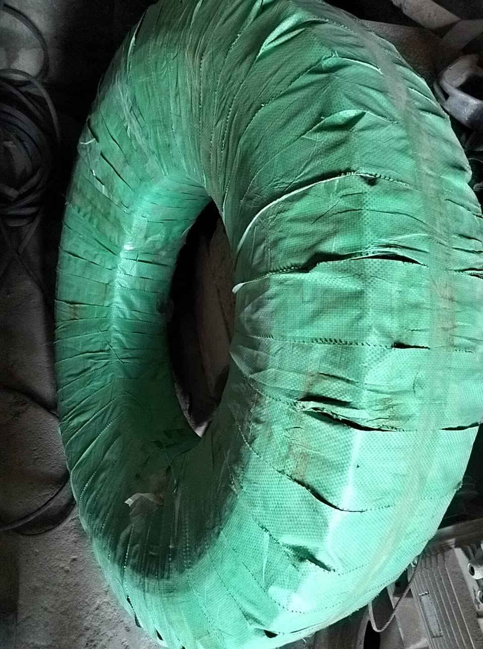 وياله 17ونص هاف لوري ،تاير 12.00R20 رقم الهاتف:***********_البصره قضاء القرنه
