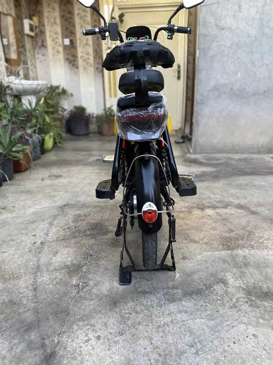 اسلام عليكم 👋🏼
بايسكل شحن 🏍️

لون اصفر 🟡

سويجين وبصمتين 🔑

6 بطاريات 🔋 

سرعه 99 ⏩

بايسكل حيل نضيف 👉🏻

السعر 290 وبي مجال للطيبين , للشرايه 💵

مكاني كركوك روناكي 📍

رقمي / *********** ☎️

وتساب غير متوفر ابـ هذا الرقم 👉🏻
