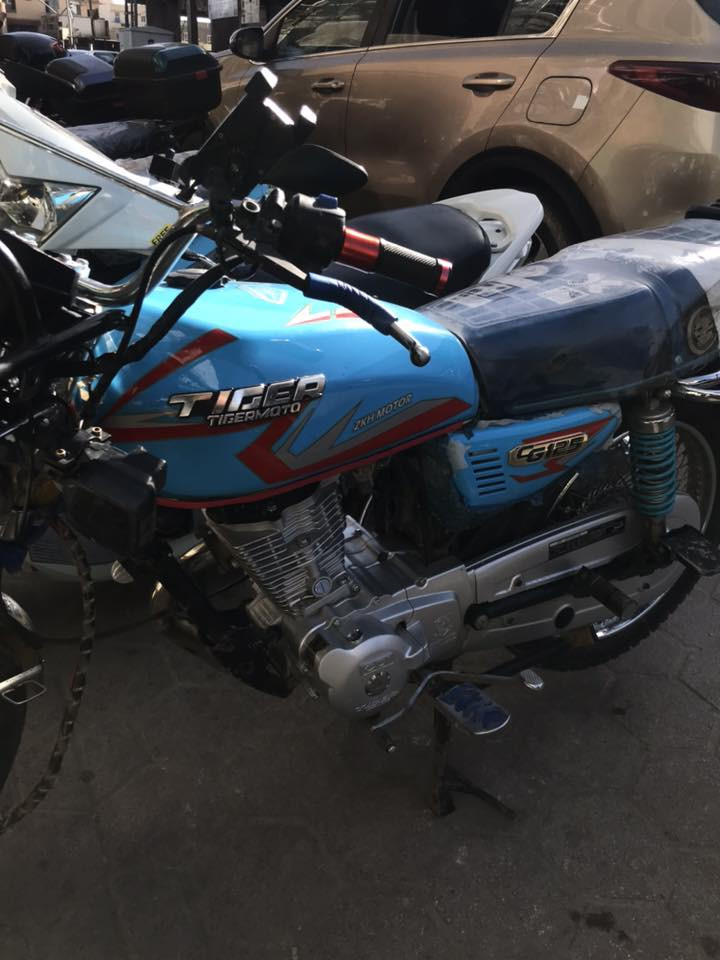 السلام عليكم 
ايراني تايكر 2024
محرك 125cc 
دراجة فول نظافة
محركهة بلادي 
كهربائياتهة كلهة شغاله هورن صافرة
دراجة كاعدة
منفست موجود 🫀
الدراجة مكفولة من سرقه 

سعرهة 650 الف وبيهة مجال بسيط لليستاهل

مكاني رمادي // ***********
