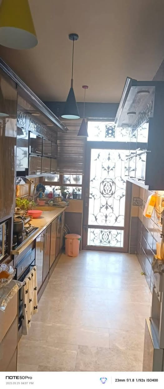 بيت اللبيع منطقة حي الجهاد الضباط
مساحة البيت 150متر

واجه 6

نزال 25

عدد الغرف 4

صاله 

هول حولي 

مطبخ

حمامين فوك وجوه

غرفه جوه

و3غرفه وحمام طابق الثاني 

اي استفسار اتصل على الرقم *********** صاحب البيت

بدون دلاليه 

استلم البيت من صاحبه
