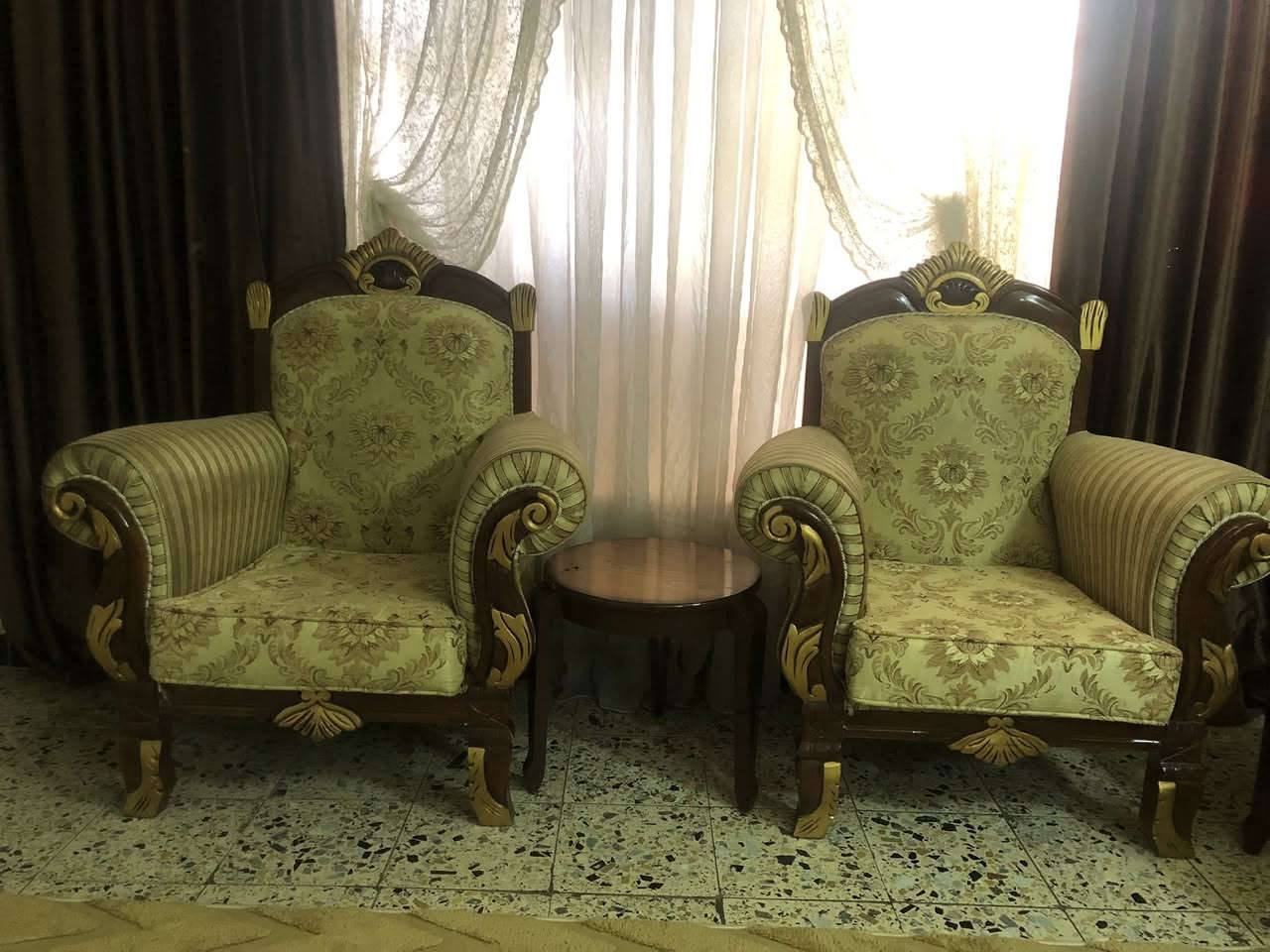 سلام عليكم عندي هذا التخم ١٠مقاعد
للبيع سعر٢٠٠ وبي مجال مكاني الدوره 
***********واتساب
