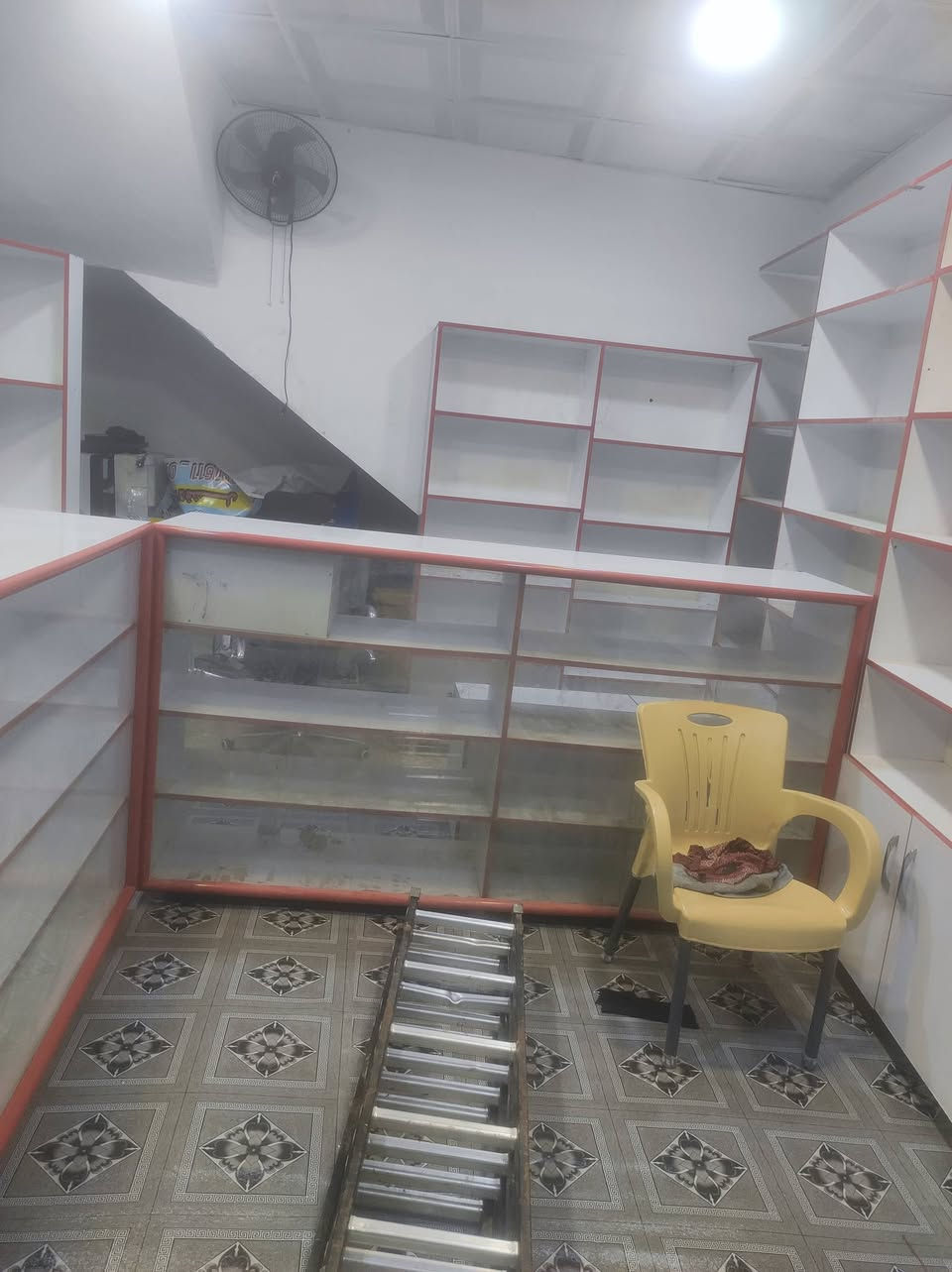 السلام عليكم ورحمه الله وبركاته 
يتوفر فاترينات مع ميوزة للبيع تفصال جديد درجة أولى أستعمال شهرين فقط لاغير ......... للأستفسار الأتصال على الرقم التالي ***********
***********
