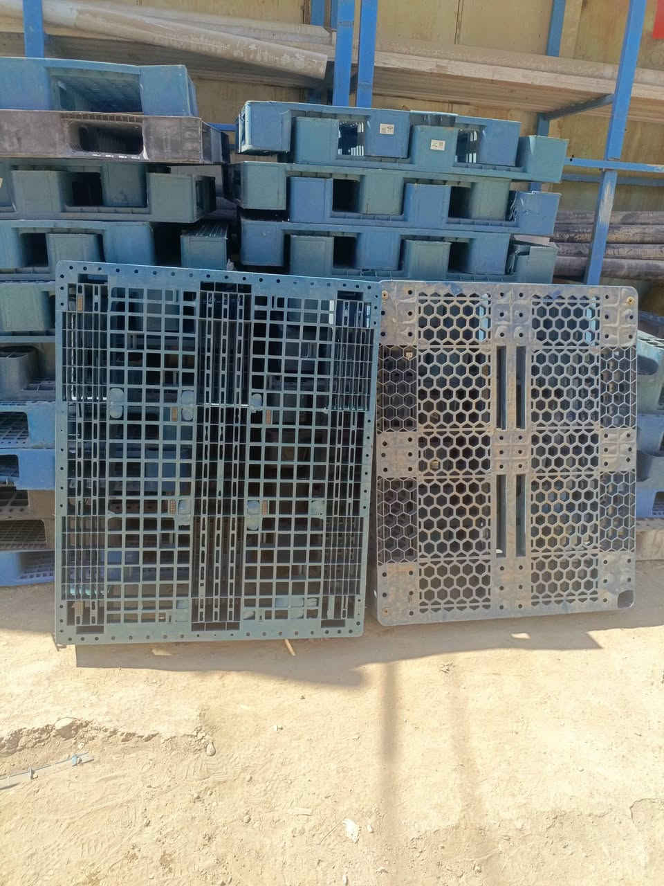 متوفر سكيب ازرك للبيع متر بمتر ٢٠ 
***********
المكان حله
