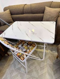 ميز وكرسي • حديد ثقيل • غير مستخدم