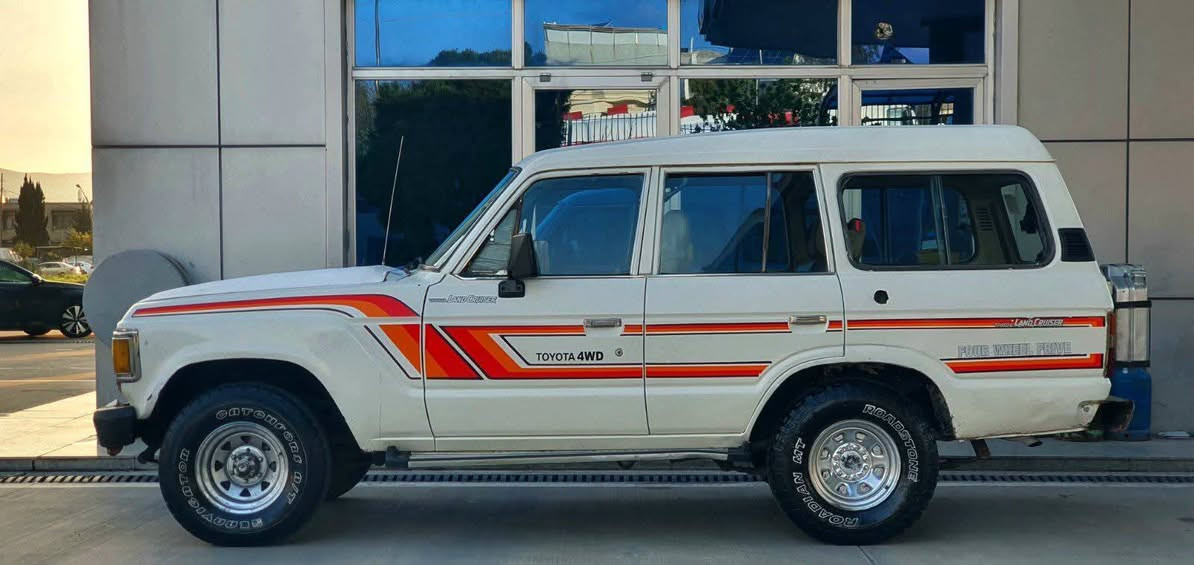 تۆیۆتا لاندکرۆزر 1985
سەقف بەرز 
مەکینە 2F ی شەش گێڕ
دیسک و پاوەر 
دەبڵ ئەکسل و قورس و 
سوکی بەشەرت هەمووی ئیش ئەکات 
کامل کوشن و گاعی و
 بەرگەدەرگای تێگیراوە ناوی ودەری تازەیە 
ناو بەتانەو شانسی و بەدەنی بێ دەعم و لێدرانە لۆک لۆکە 
چوار ویلی ناوقوڵی زۆر جوانی لەژێرایە 
تایەی جەبەلییە 
هەیکەلی سەیارەکە زۆر جوان و بەرچاوییە لە ڕەسمەکان چۆنە ڕوو بەڕووش ئاوایە


**إذا كنت صاحب هذا الإعلان وتريد حذفه لأي سبب، رجاءا أرسل رسالة إلى الدعم الفني**