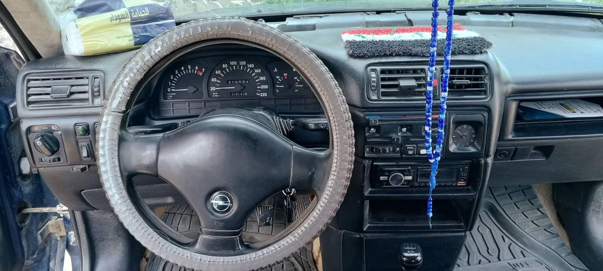 سلام عليكم اوبل فكترا موديل 1991
كير  عادي   محرك. شرط      محرك 18. المرغوب 93. 

تتفهه نار      كهربائياتهه كلهه شغاله    سياره جاهزه مال بيت

فقل مركزي.   اصطابات 4. دسك.    استيرن بور.  

 رقم     نينوي.    الماني          شرط التحويل 

السعر 45. قفل قفل قفل.   

الشراي    يتصل.        ***********
