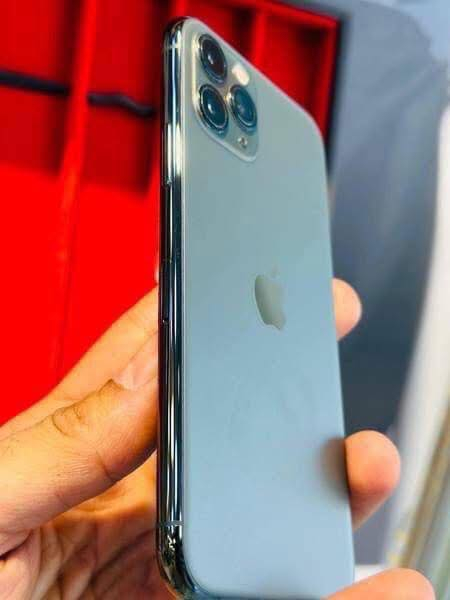 Mobile 11 pro Max
‏البطارية 89 
تك سيم كارت 
‏صار أسبوع من اشتريته ما أعرف استخدمه 
‏سعره 450
‏***********
