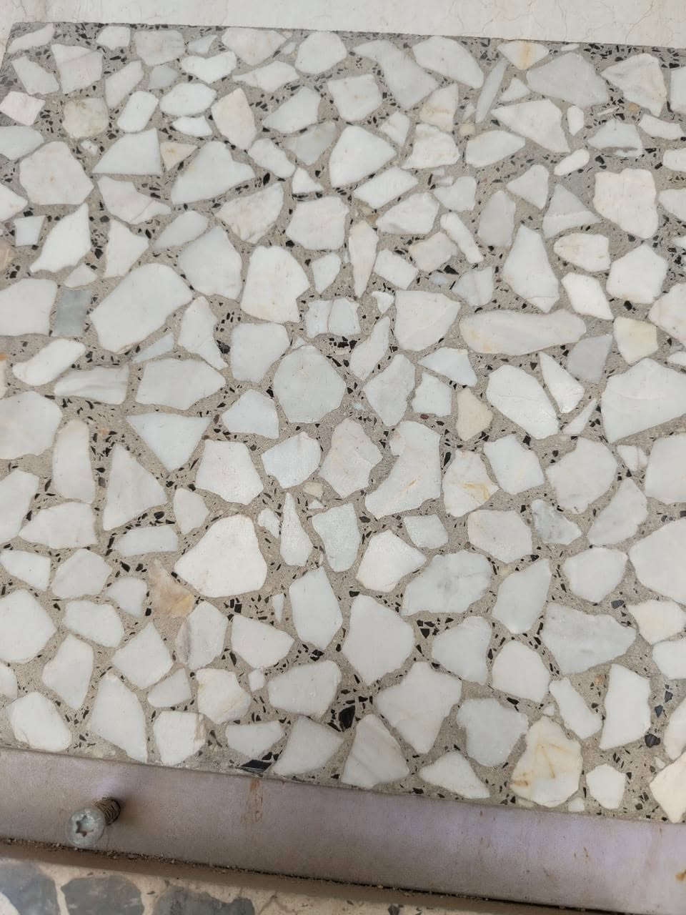 متاح كاشي ٤٠ في ٤٠ و ٣٠ في ٣٠ مو زاءيك ومطعم مرمر بالنجف
