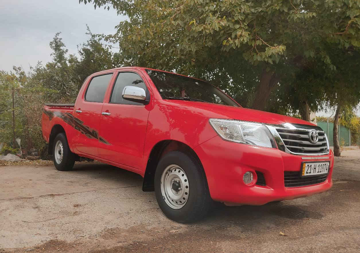 مەرزیە ۲۰۱۳ پارچە ڕەش لەسەر ساغی
ژ سەنەوی تا ۲۰۲۹ تازەیە 
لای سایەقی بۆدیەکەی بۆیاغە
 مەکینە کراوەتەوە بەشەرت
شوێن چەمچەماڵ 
ژ.م *********** شمشمل, السليمانية
