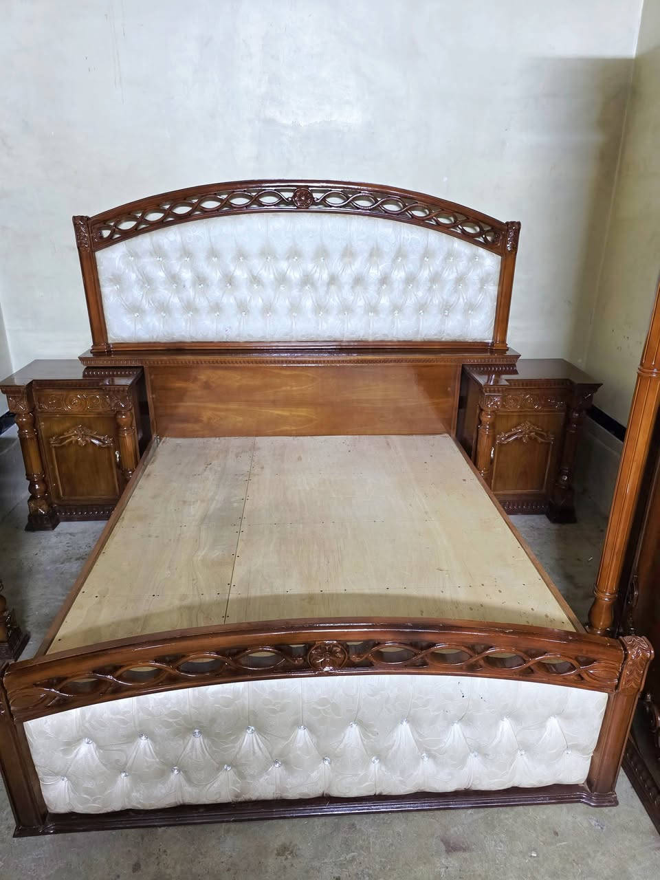 ***********غرفه نوم زان شغل درجة اولى من نوع ثقيل جدا شرط بدون اي عيب نظيفه اخو جديد عنون تلعفر حسنكوي يوجديد توصيل
