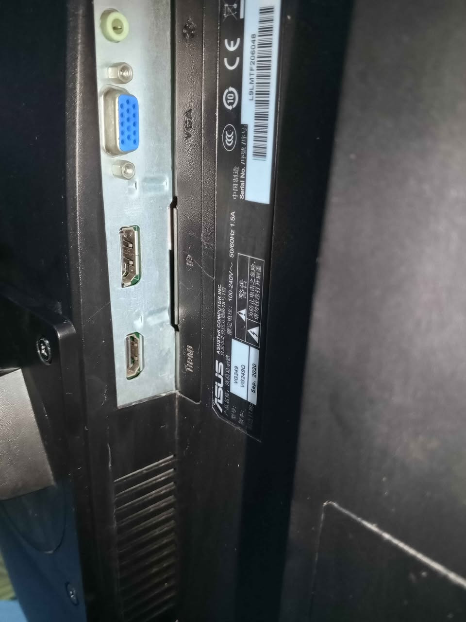 شاشات للبيع حجم 19 وحجم 17 للبيع شغال سعر 20الف  فاتحة VGA فقط للقطعه مع كيبل بور فقط اتصال او واتس اب *********** أو *********** الشاشة الكبيرة حجم 24 أو 27 دوارة حديثة كل الفتحات  بيها  hd بس عاطلة ابيعها 25 بغداد, العراق
