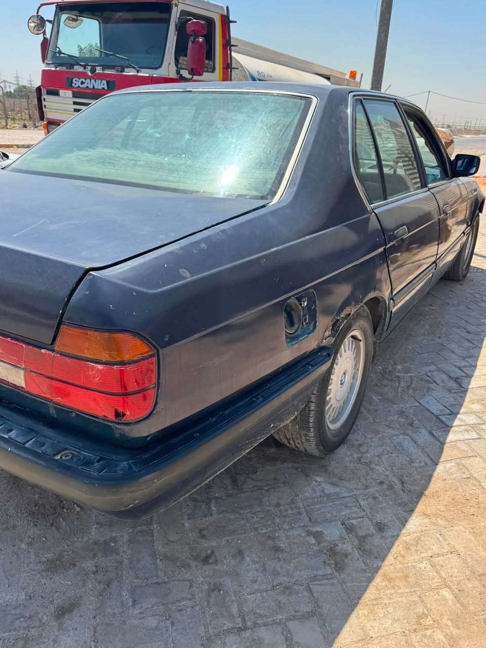 السلام عليكم للبيع بي ام 735 
موديل 93 
وبيه محرك 30مفتوح بي دخان طفت وبعد متشتغل واذا الح عليه تشتغل
كير اوتو ماتيك  
رقم قادسيه ابسمي سنويه لل27 
تخم تاير باتري جديد ودعاميه موجوده بس لحيه مكسوره 
مكان السياره ديوانيه 
السعر (18) ورقه. 
رقم / ***********
