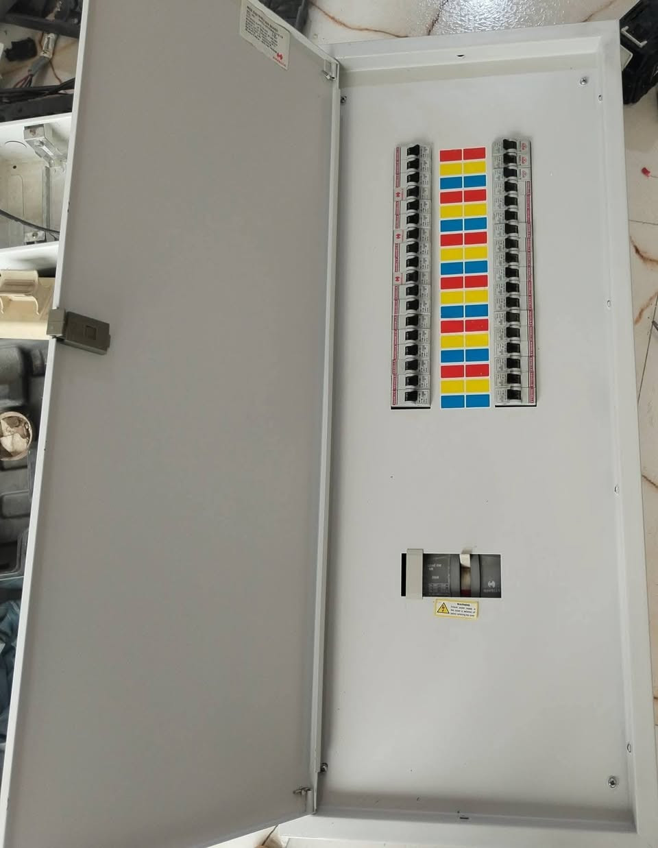 السلام عليكم
بورد ٣٦ جوزه وقاطع ٢٥٠ امبير عندي كميه محدوده تصميم شركه السعر خاص المكان ذي قار ***********
