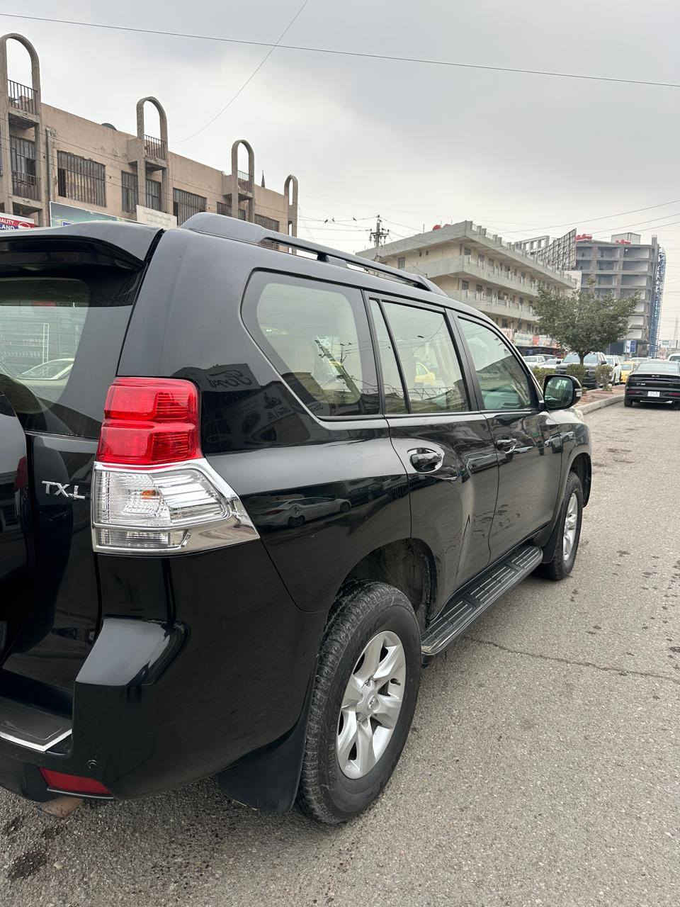 تيوتوتا برادو ٢٠١٣ تي اكس ال فول 
السياره مكفوله من صبغ بيها فقط اشخوط بسيطه ومكحله
السياره عليها ادامه كامله 
صدر خلفي أمامي جديد 
تخم تاير جديد 
رقم ادهوك تحويل ثاني يوم 
مواصفات السياره 
سلايت قماره 
دبل تانكي 
ويل فكسار 
تحكم استيرن 
مري شفط 
٧ راكب 
٣قطع تبريد
محرك ٦ سلندر 
بيها بعد مواصفات 
الاستفسار اكثر اتصل المكان بغداد
***********
***********
السعر ٢٩
