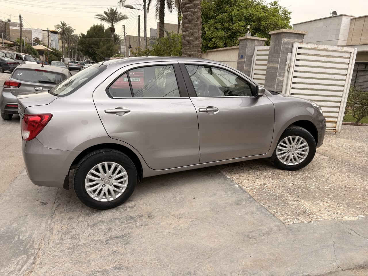 السلام عليكم 
سوزوكي دزاير للبيع ٢٠٢٣
حرة باسمي ماشية ١٢ الف
فول مواصفات GLX
بيها ملاحظات بسيطة
السعر ٩٥ ورقة
مكان السيارةبغداد للتواصل ***********
