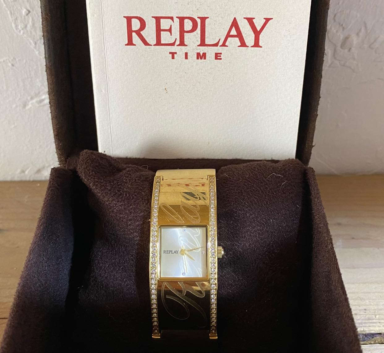 البيع /ساعه نساي نظافه 99% مع الكارتون

السعر 45 الف معا توصيل


**إذا كنت صاحب هذا الإعلان وتريد حذفه لأي سبب، رجاءا أرسل رسالة إلى الدعم الفني**