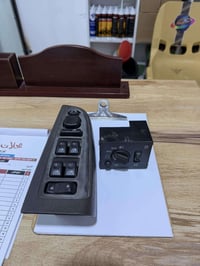 غراض للبيع سنتر لوك وجوك لايت مال 2005 الفنينه سعر 150 الف 07727028297