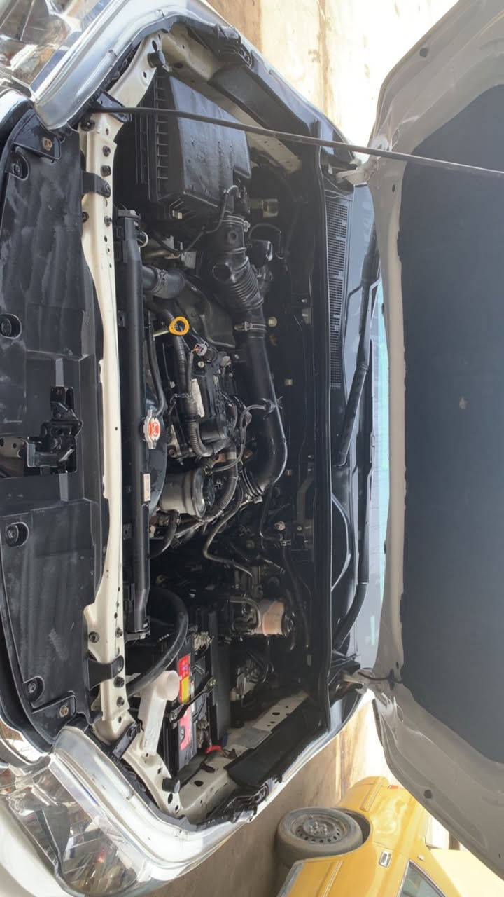 السلام عليكم تيوتا (2018 كير حداديه تخم تاير تبريد كله شرط السياره كارتون رقم دولي سنويه جديده توه صاعده هزه سنوه لل 30 رقم مثنى بسمي  السعره 200 بيه مجال مكان نجف ملاحظه السياره بيه باب خلفي مبدل صبغ صفحت البدي وقبق اتكمه مبدل مو كله نص منه ويله البلادي موجود ***********
