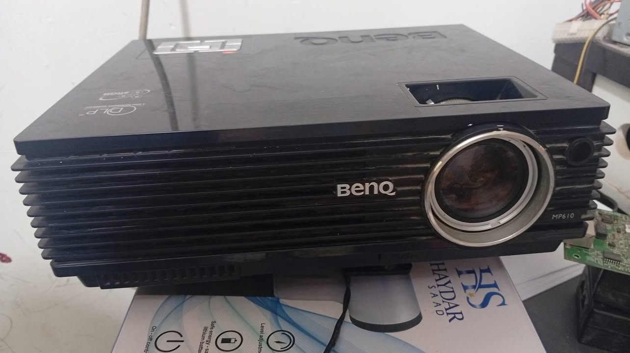 داتا شو مستخدم قليل نوع benq
شغال انطي سعرك وبالعافيه 
***********
