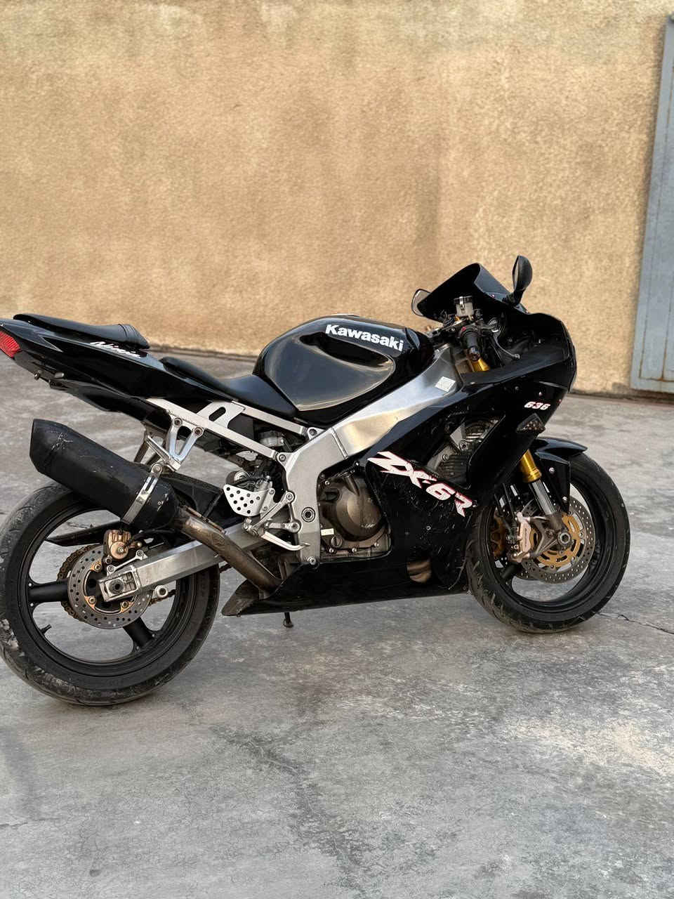 السلام عليكم بطحه كاوسكي للبيع محرك 636 العنوان ساحه اللقاء دور السود*********** فقط اتصال اي مراسله على الفيس ماكو
