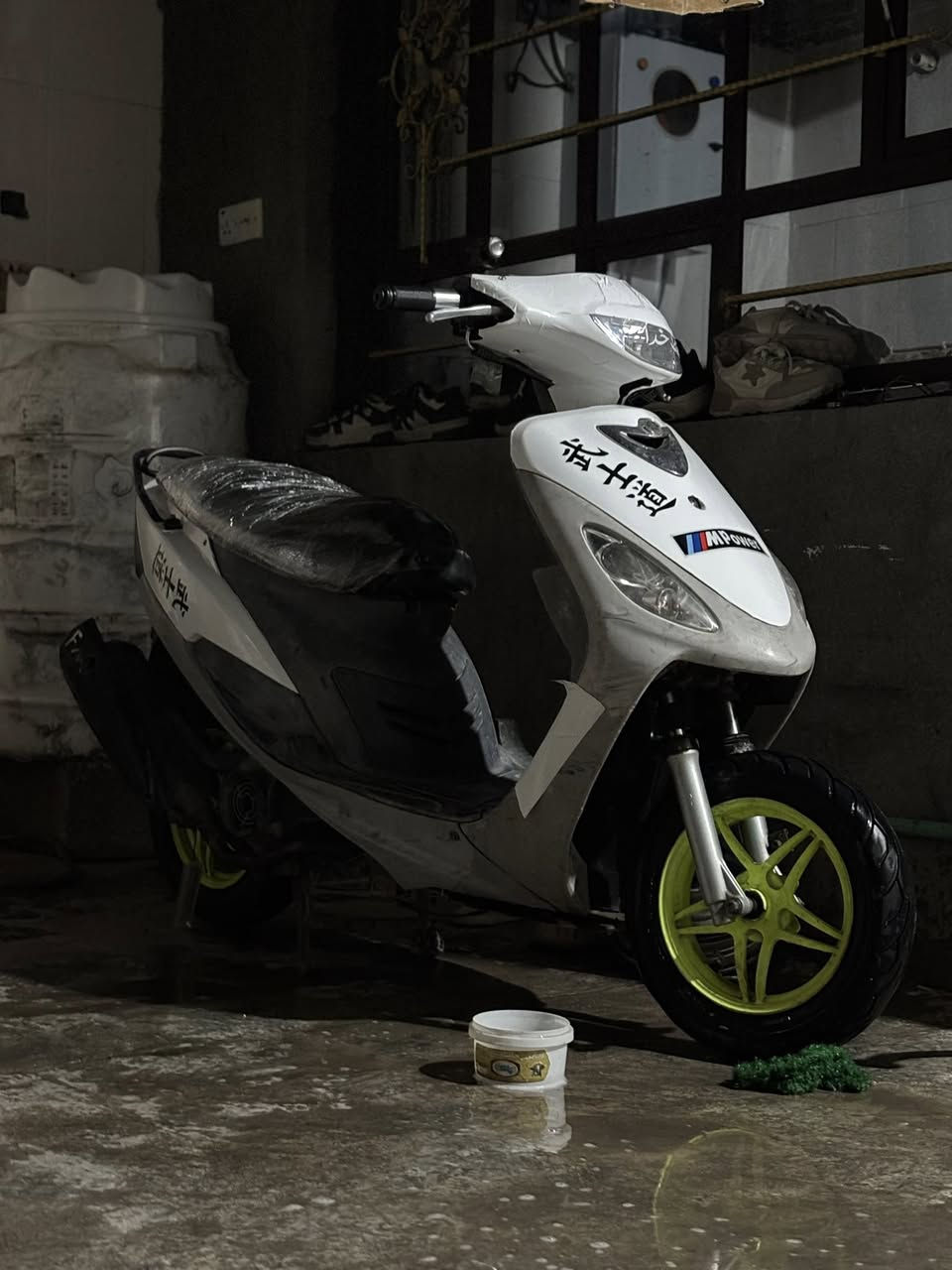 سلام عليكم للبيع فقط ماكس منغولي ٢٠٠٥ دراجه بوشه ٥٥ نضيفه كلش مابيها اي نقص تايرات جدد كابريتر جديد اصلي 
كفرات مغلفه بلادي اسود عليها سلف رياضي نكره سلف تشتغل
الدراجه حلوه ومترتبه مكاني ديالى خانقين  سعر ٦٠٠بيها مجال استفسار ***********
