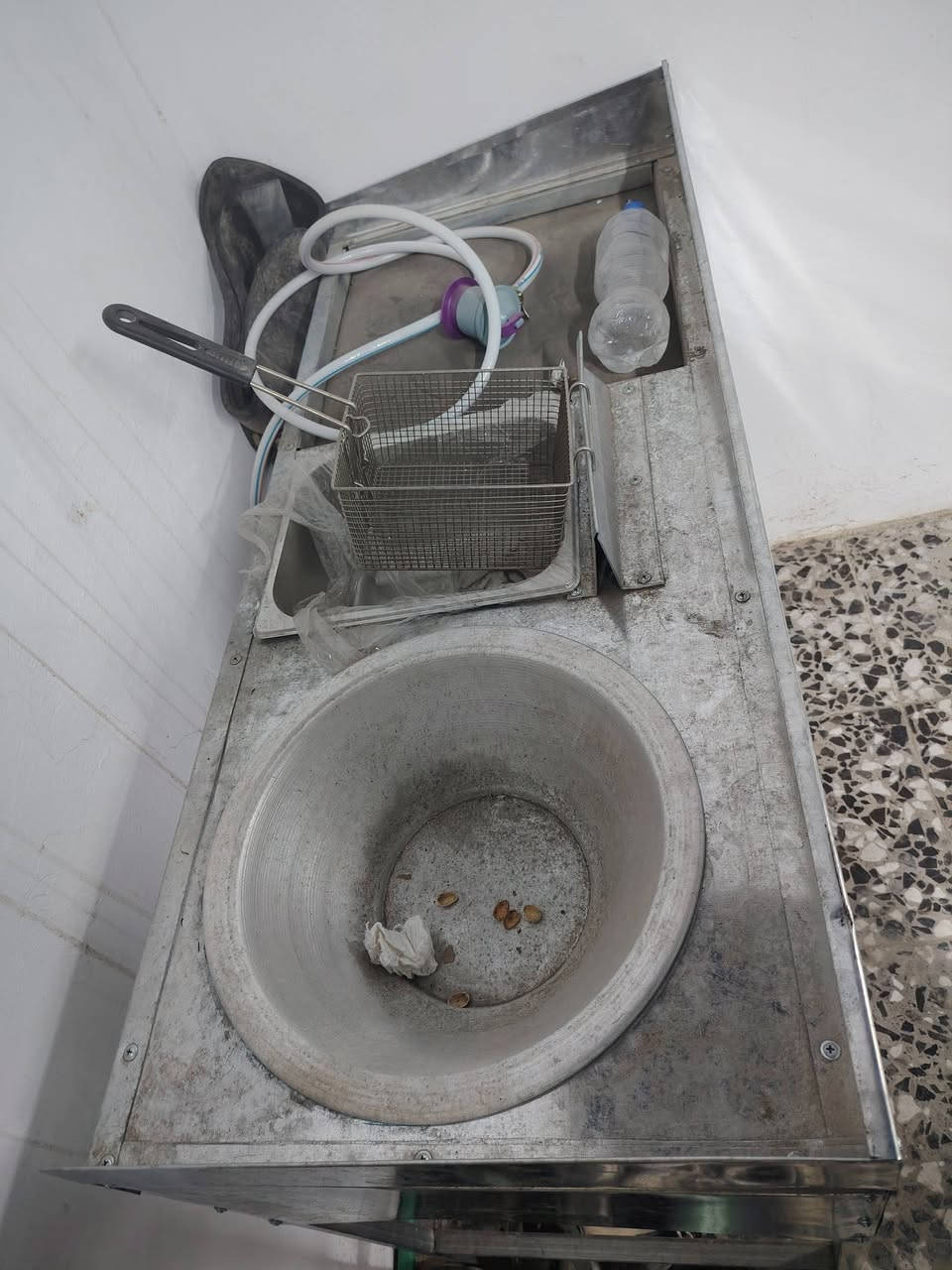 ميز طعام ويا 6 كراسي للبيع
قلايه فنكر مع قلايه فلافل مع قلايه بركر
بسعر مناسب للبيع تعال اتصال
***********
