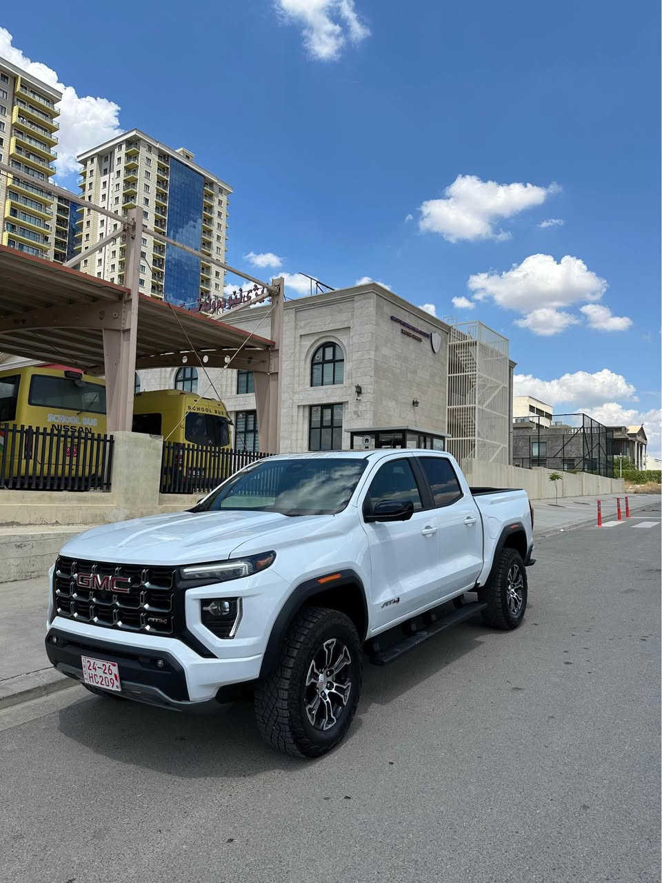 Gmc Canyon 2024 at4 
فول مواصفات ١/١ 
داخل مشمشي 
كاميرا ٣٦٠ 
كيج الكتروني 
فتحة 
سيارة بدون صبغ 
مكانين بارد 
بدون ارباك 
سيارة جديد مابي مصرف 
ماشي ١٦ الف كم 
رقم كاتي ترقيم شيمالي 
مكان اربيل 
سعر ٣٥٠ ورقة مجال بسيط 
رقم *********** 
واتساب موجود أربيل, العراق
