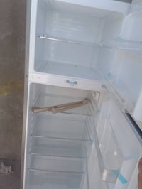 ثلاجة • مستعملة • شبه جديدة