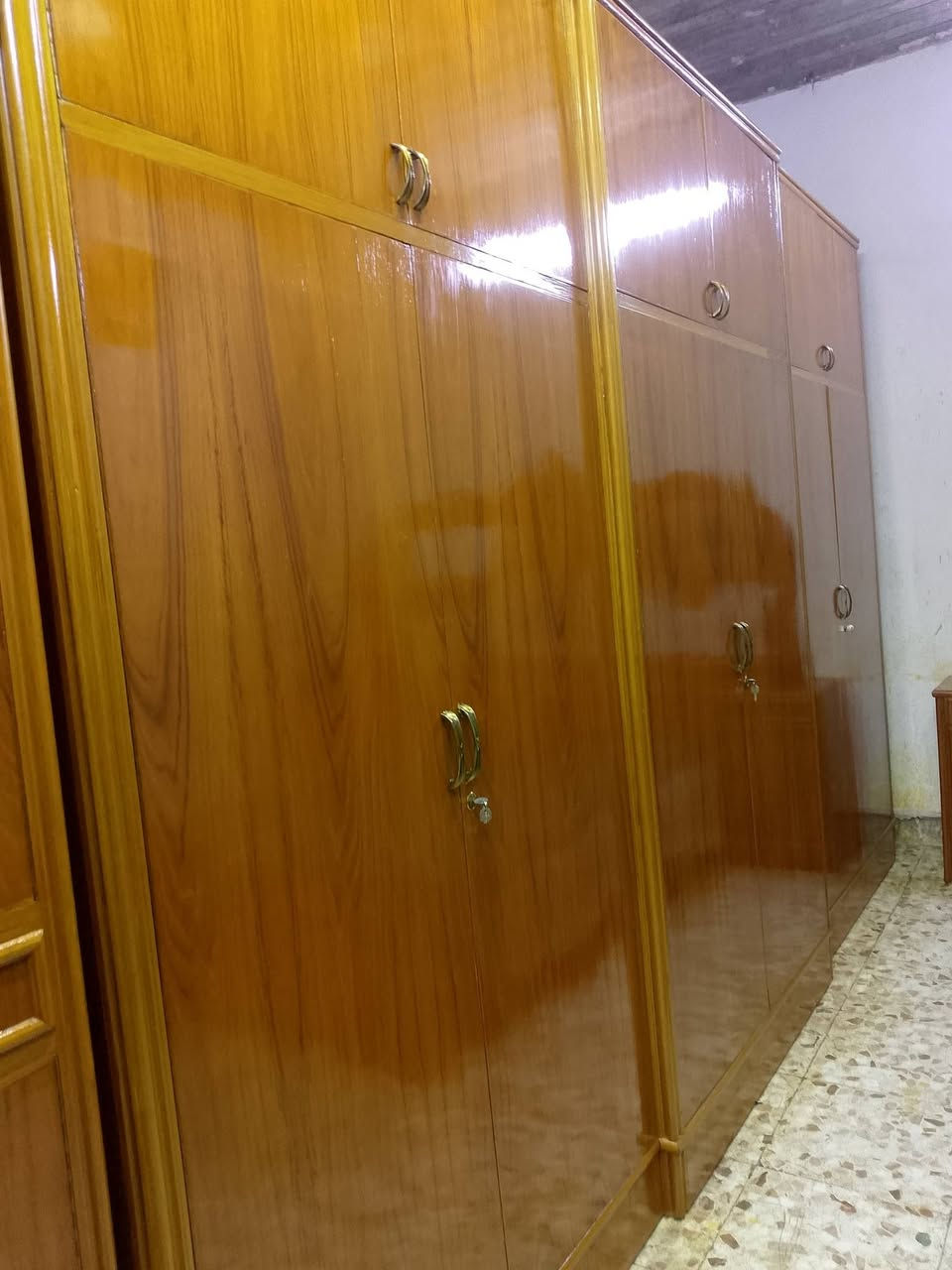 مكلف بلنشر غرفه تسكام نجاره تكمه صاج داخل وخارج ظهر جرجوبه مليون وبيه مجال مكانه حله للاستفسار الاتصال بالرقم ***********
