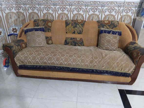 السلام عليكم تخم 8 مقاعد للبيع نظافته 50% مع الرجلين مالته السعر 125 وبي مجال  المكان الخالدية حي القدس ***********
