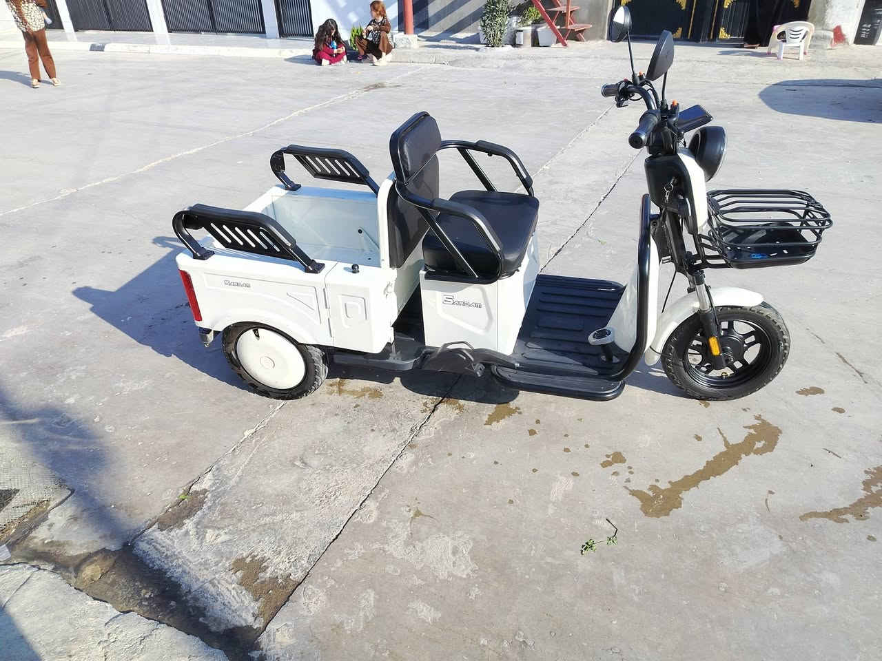 سلاوی خوا لە هە مو لایە ک ماتۆڕیکی سئ تایە ی شە حن 5باتری شتیکی بە قە وە تو باشە لۆک لۆکە زۆر کە م ڕۆیشتووە بیکیشە یە و شتیکی ڕیکو پیکە ***********
