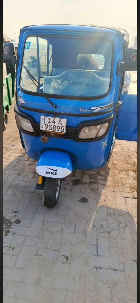 السلام عليكم تكتك تي في إس
موديل 22+رقم و سنويه مكينه ما مفتوحه بس زنجيل و كلجات 
العنوان :البصره حياتيه حي الحسين شارع مدرسه ابو الأسود 
الرقم :***********
السعر : 6500و بيه مجال قليل
