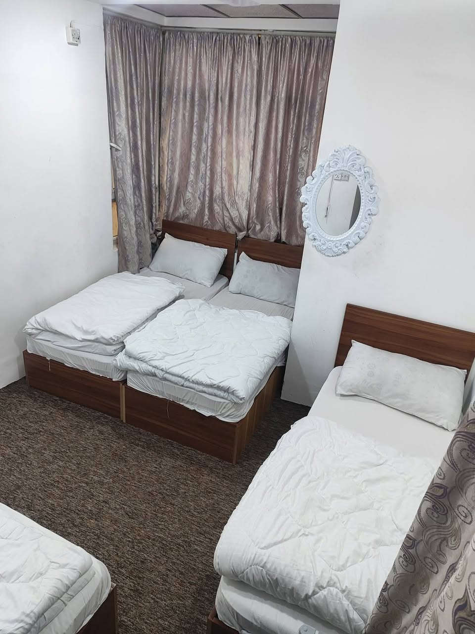 فندق المعالي    النفر 5
الفندق يبعد عن الامام دقيقه 
باب ساقي عطاشى كربلاء باب الامام العباس عليه السلام 
متوفر غرف 
ثنائيه ثلاثيه رباعيه خماسيه سداسيه
للحجز والاستفسار 
🧿***********
