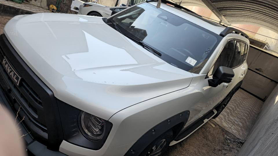 هافال داركو 
موديل  2025  ماشية 20000 وقابل للزيادة 
فول مواصفات للاخير.....  1/1
مكفولة كفالة عامة بوضع الشركة.. 
رقم بصرة بإسمي تحويل مباشر.... 
مواصفات فول 
* التعرف على اللوحات المرورية.
* وسائد هوائية.
* جسم معدني قوي.
* كاميرا محيطية 360 درجة.
* أنظمة المساعدة في حالة الازدحام المروري، وتحذير حركة المشاة.
* نظام مساعد الركن.
* مسجل بيانات الحدث.
* مكابح الركن الإلكترونية.
* مثبت السرعة.
* أنظمة التحكم بالجر، والتحكم الإلكتروني بالثبات، وقياس ضغط العجلات، ومساعدة الهبوط والإقلاع على المنحدرات.
* مساعد الفرامل الآلي.
* مانع انغلاق المكابح ABS، وتوزيع قوة الفرملة إلكترونيًا (EBD).
* مانع تشغيل المحرك (الإيموبلايزر).
* نقاط تثبيت كرسي الأطفال (ISOFIX).
* قفل مركزي.
وتنفرد سيارة هافال دارجو   بما يلي:
* تحكم إلكتروني ذكي.
* أنظمة تحذير مغادرة المسار، ومساعد المحافظة على المسار، ومساعدة البقاء في مركز المسار.
* نظام تحذير النقاط العمياء.
* مساعد تغيير المسار.
* نظام الحفاظ على المسار في حالات الطوارئ (ELK).
* تحذير الجانب الخلفي وفرامل الجانب الخلفي.
* تجنب الاصطدام الخلفي.
* مثبت السرعة الذكي.
* الركن الأوتوماتيكي بالكامل.
* تحكم ذكي في المنعطفات، والتحكم في جميع التضاريس.
* 6 مجسات رادار أمامية.
* التنبيه من التصادم الأمامي وفرامل طوارئ أوتوماتيكية
* نظام تشغيل/ إيقاف ذكي (stop/ start).
* زر تشغيل وإطفاء.
* فتحة تكييف هواء للمقاعد الخلفية.
* دخول ذكي بدون مفتاح.
    

للإستفسار  *********** واتساب البصرة, العراق
