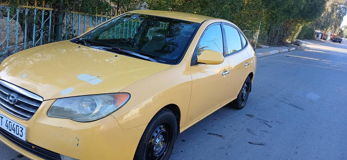 السلام عليكم النترا للبيع موديل 2007 حادثة بنيدمبدل لباقي لغود وشواصي وتكم مكفولات ليبل واحد كير ومكينه وتبريد وصدر وتخم تاير مكفولات مكينه 2000 بسمي رقم بغداد انكليزي لسعر 83 مكان لسياره بغداد لرقم ***********
